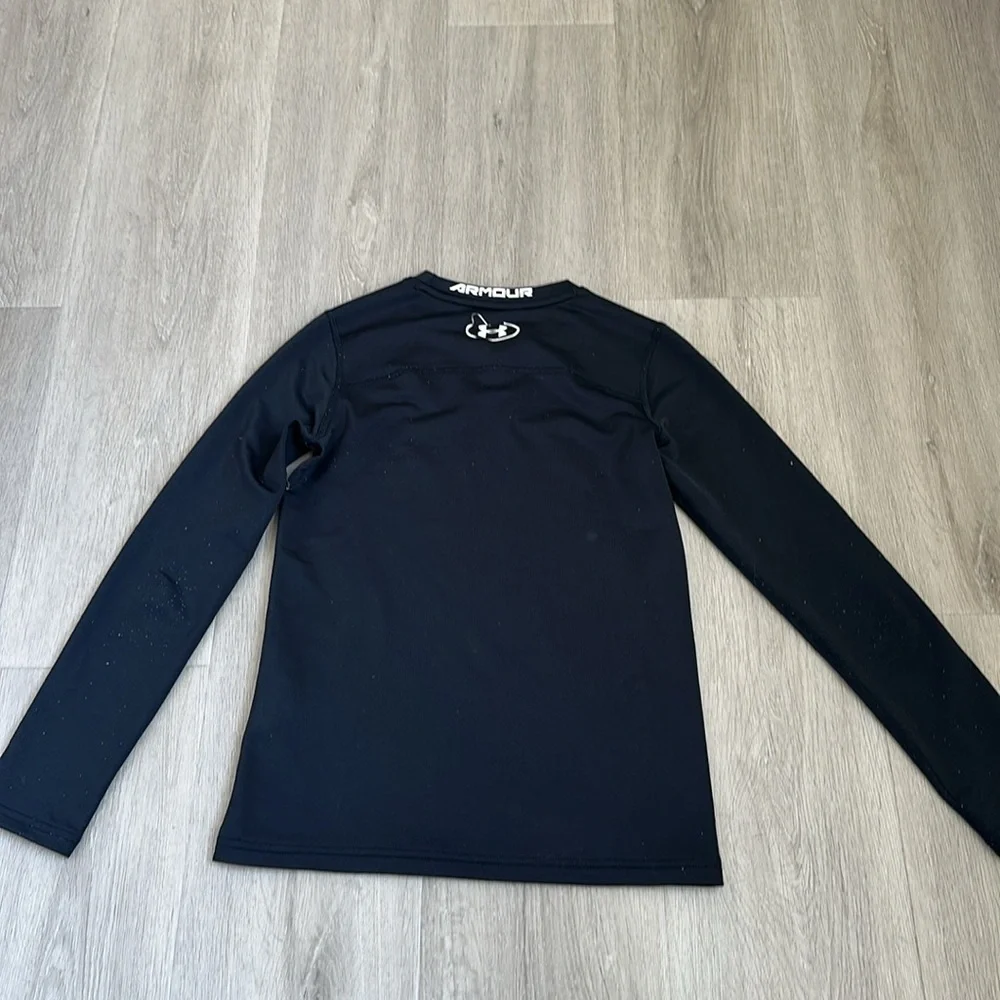 Under Armour Kids Black Long Sleeve Shirt size Medium
